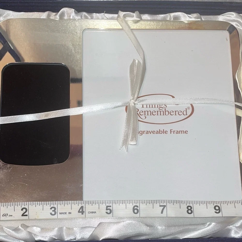NWT THINGS REMEMBERED ABLE TO BE ENGRAVED METAL PICTURE FRAME WITH SN. N…